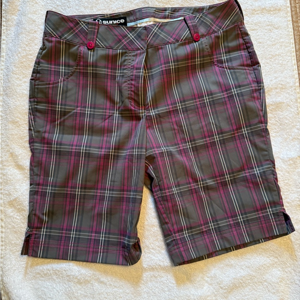 Sunice gray and pink golf shorts